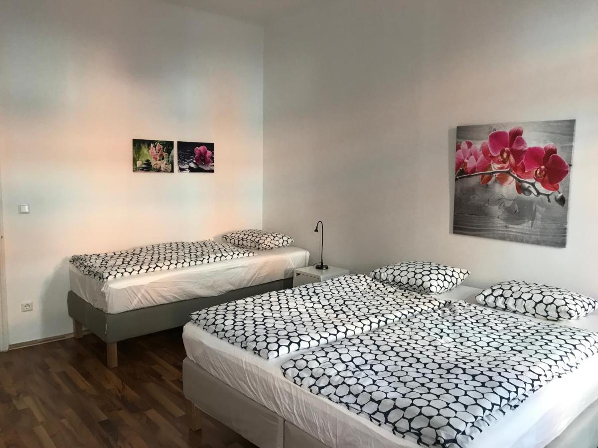 Apartments Near Schoenbrunn Palace Виена Екстериор снимка