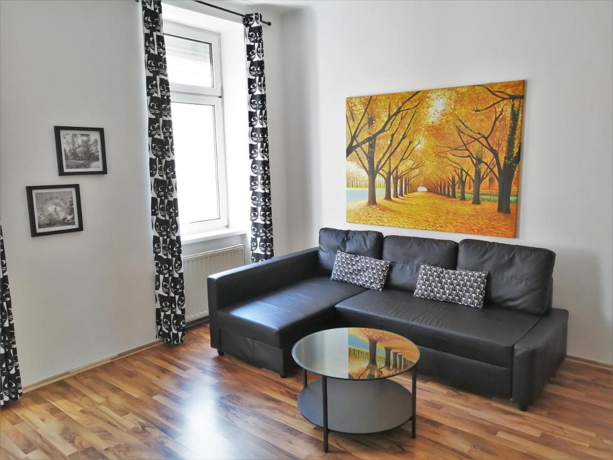 Apartments Near Schoenbrunn Palace Виена Екстериор снимка