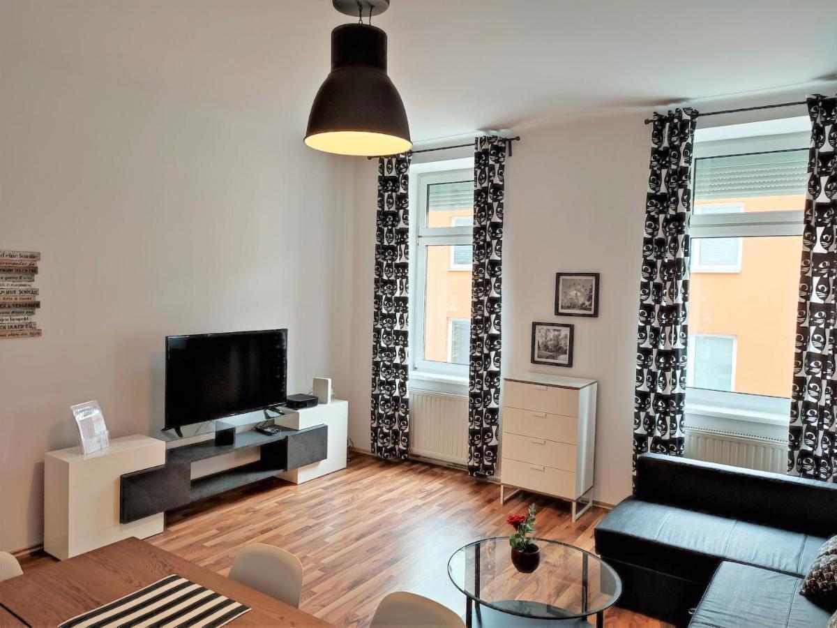 Apartments Near Schoenbrunn Palace Виена Екстериор снимка