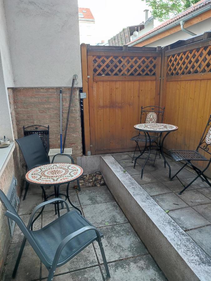 Apartments Near Schoenbrunn Palace Виена Екстериор снимка