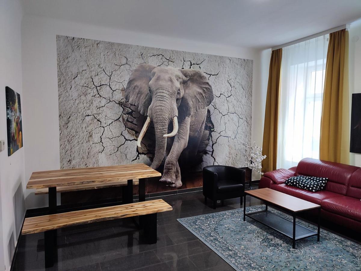 Apartments Near Schoenbrunn Palace Виена Екстериор снимка