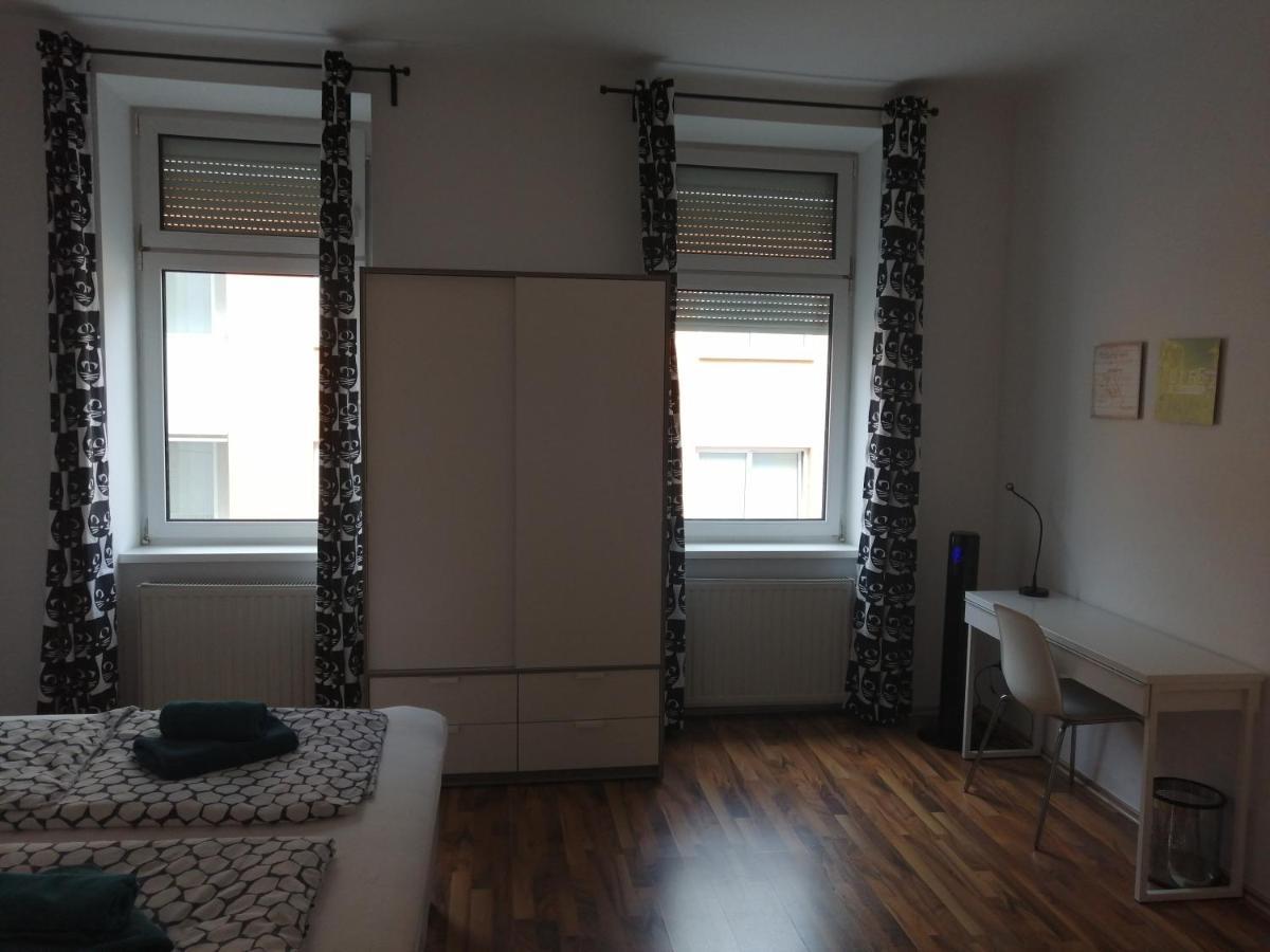 Apartments Near Schoenbrunn Palace Виена Екстериор снимка